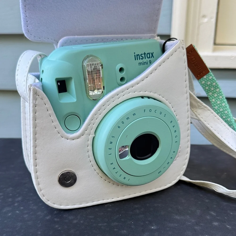 Fujifilm Instax Mini 9 - Light Blue Teal with White Case